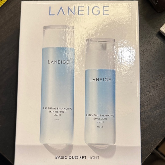 LANEIGE Essential Balancing Skincare Set - Light - Picture 2 of 3